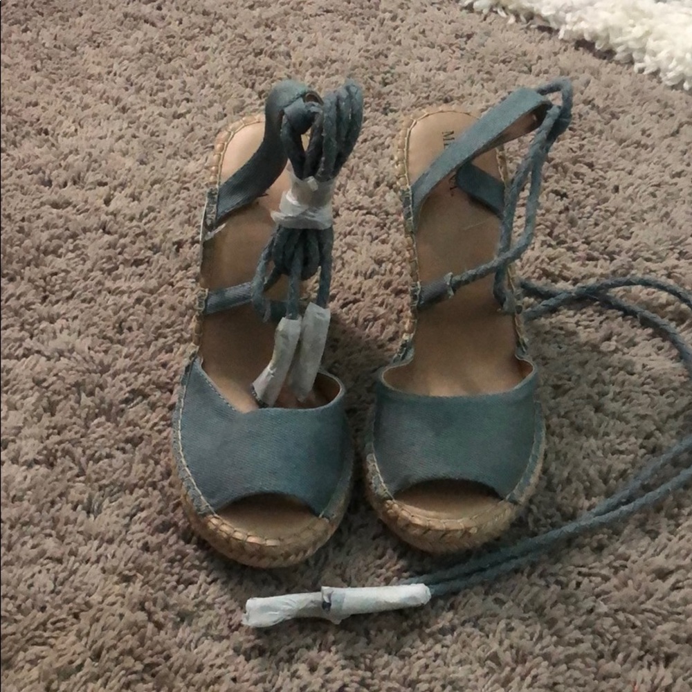 Cute blue denim wedges!